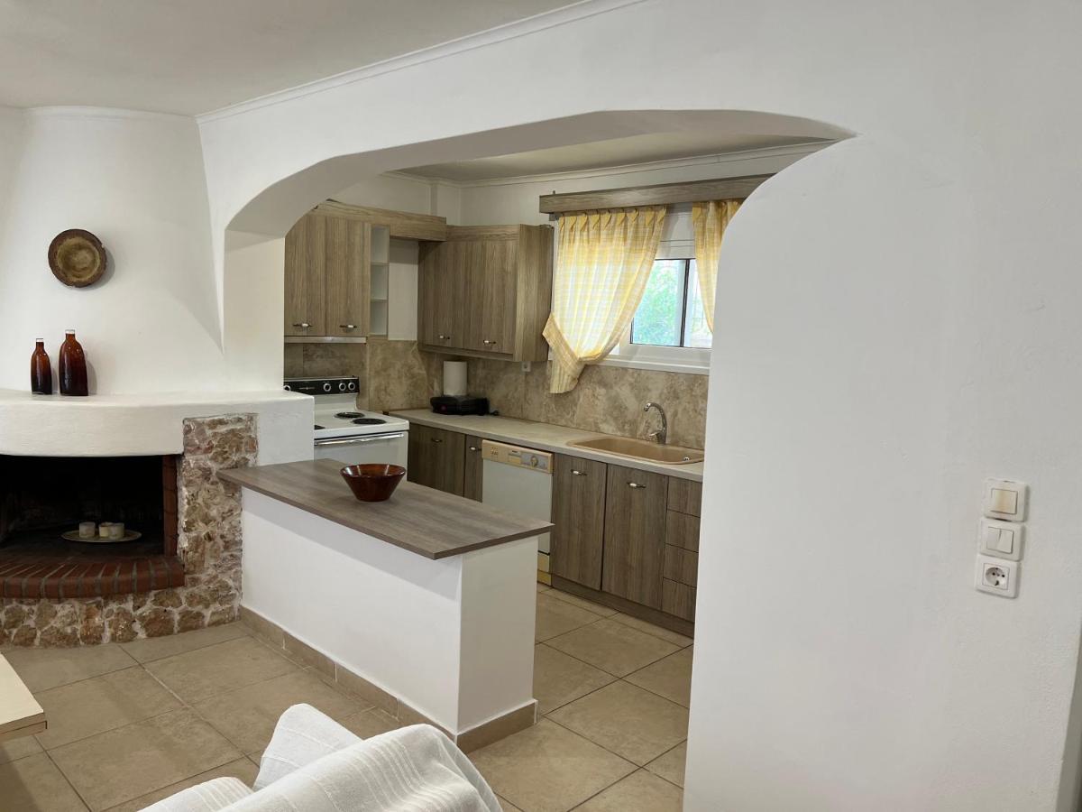 Apartment In Salamina With Garden & Sea View Selinia Exterior foto