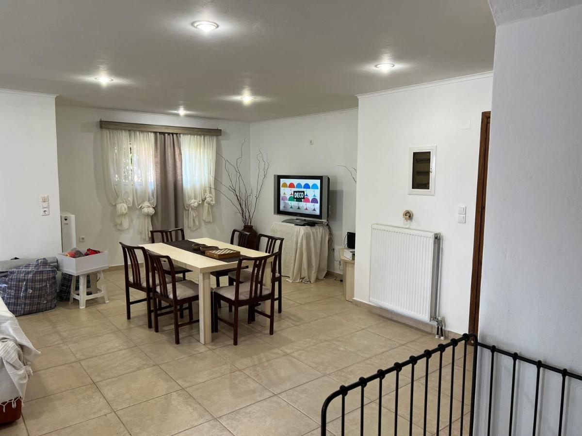 Apartment In Salamina With Garden & Sea View Selinia Exterior foto