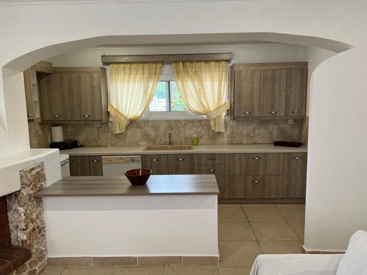Apartment In Salamina With Garden & Sea View Selinia Exterior foto