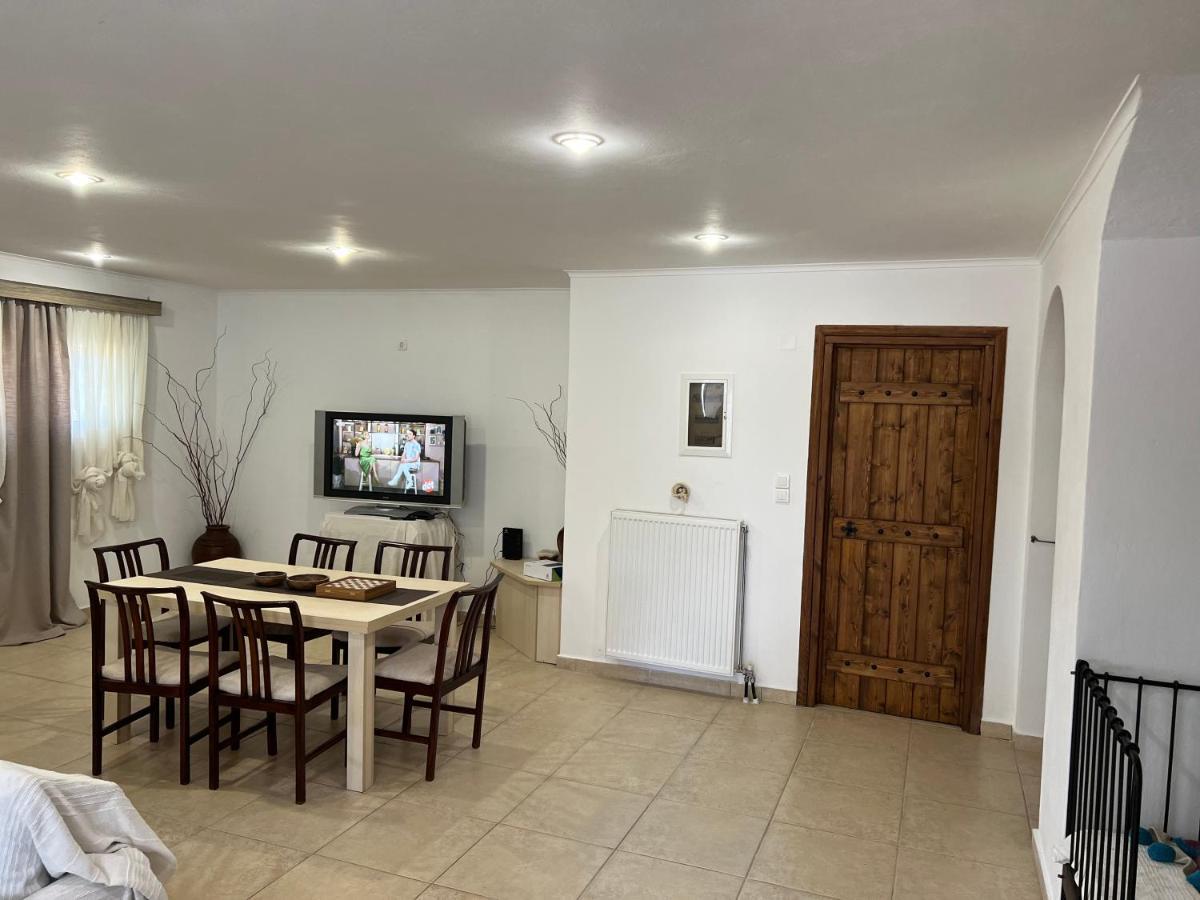 Apartment In Salamina With Garden & Sea View Selinia Exterior foto