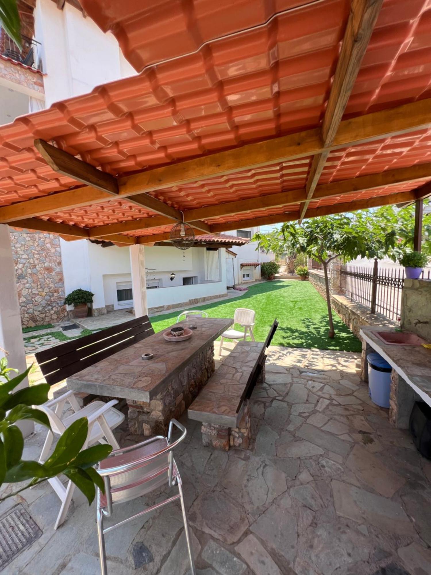 Apartment In Salamina With Garden & Sea View Selinia Exterior foto