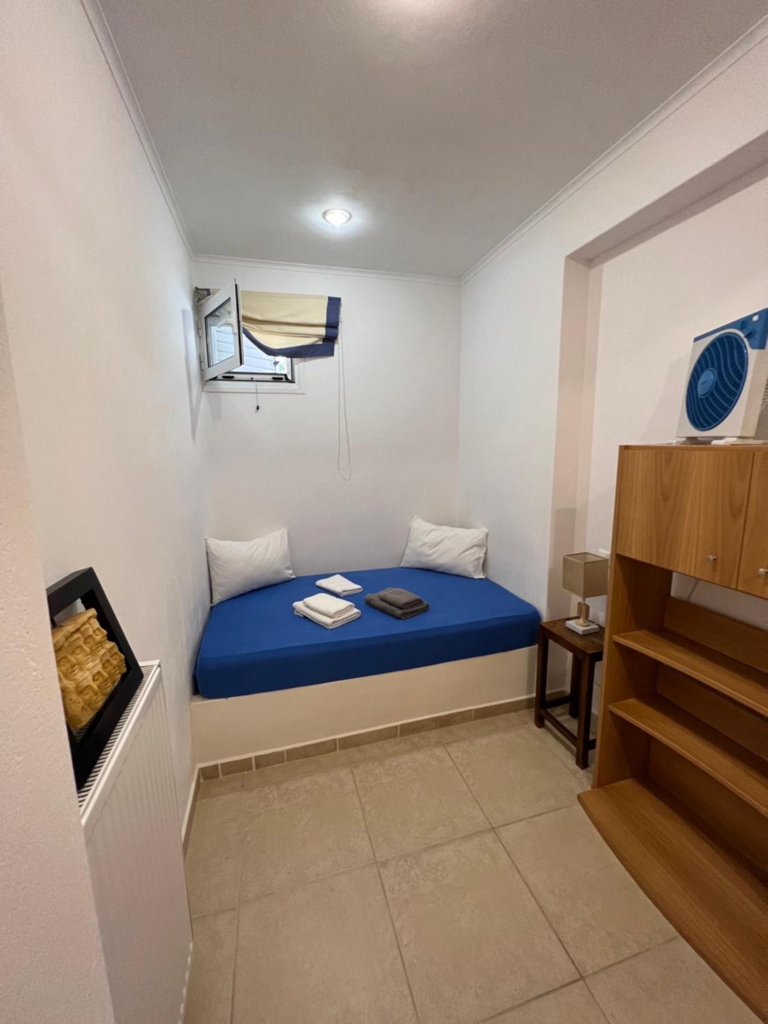 Apartment In Salamina With Garden & Sea View Selinia Exterior foto